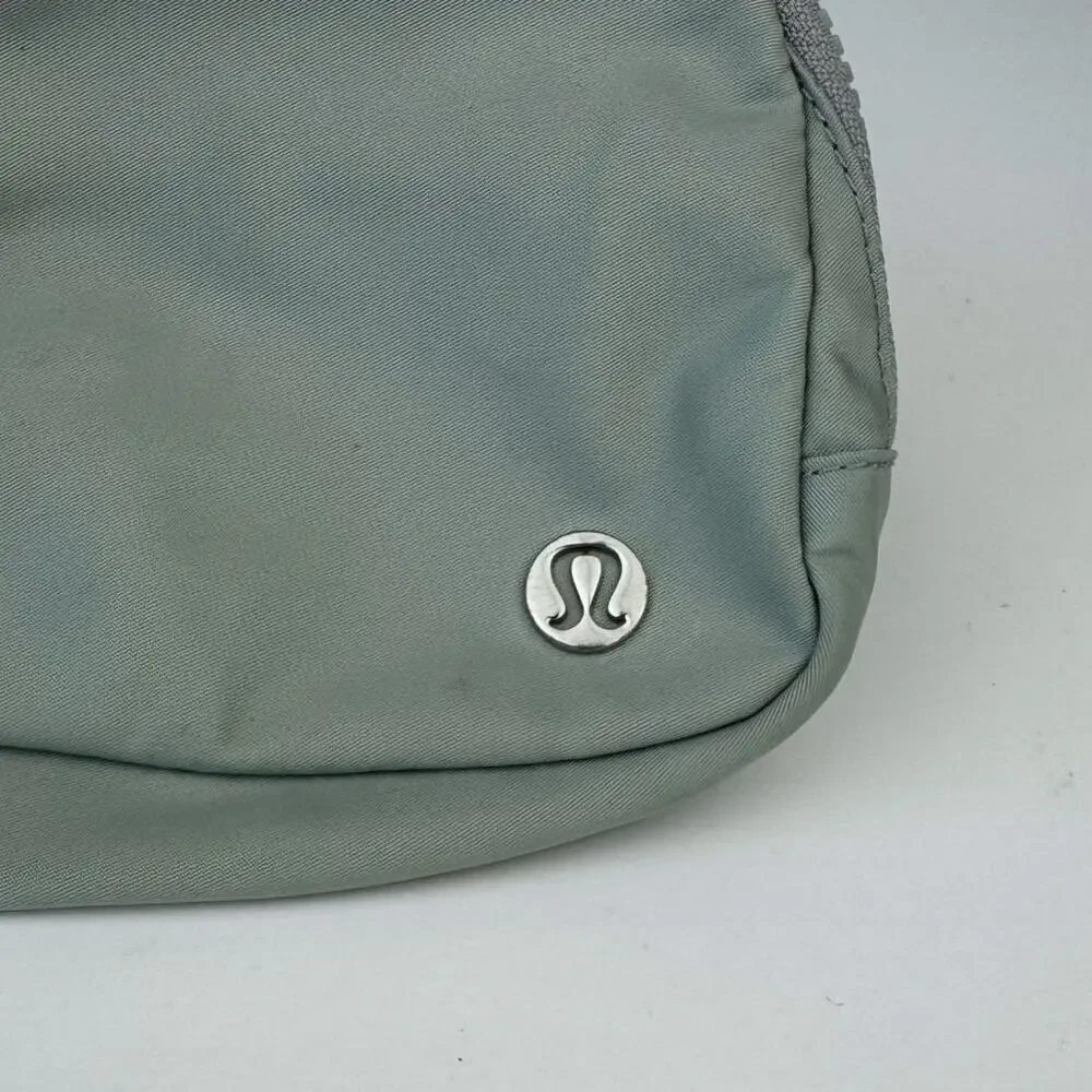 Lululemon Everywhere Belt Bag *1L Silver Drop